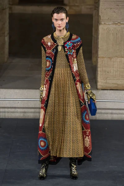 Look 49